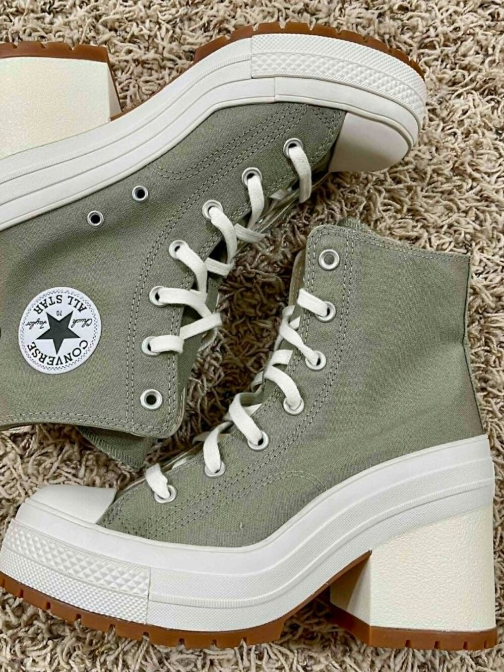 Converse Women’s Chuck 70 DE Luxe Heel High Top Shoes A11899C, Size 8.5 (New)